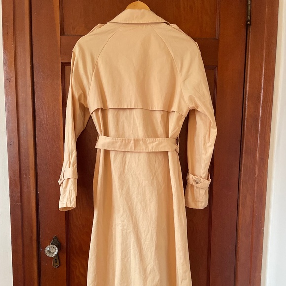 Classic Tan Trench Coat - Picture 3 of 6